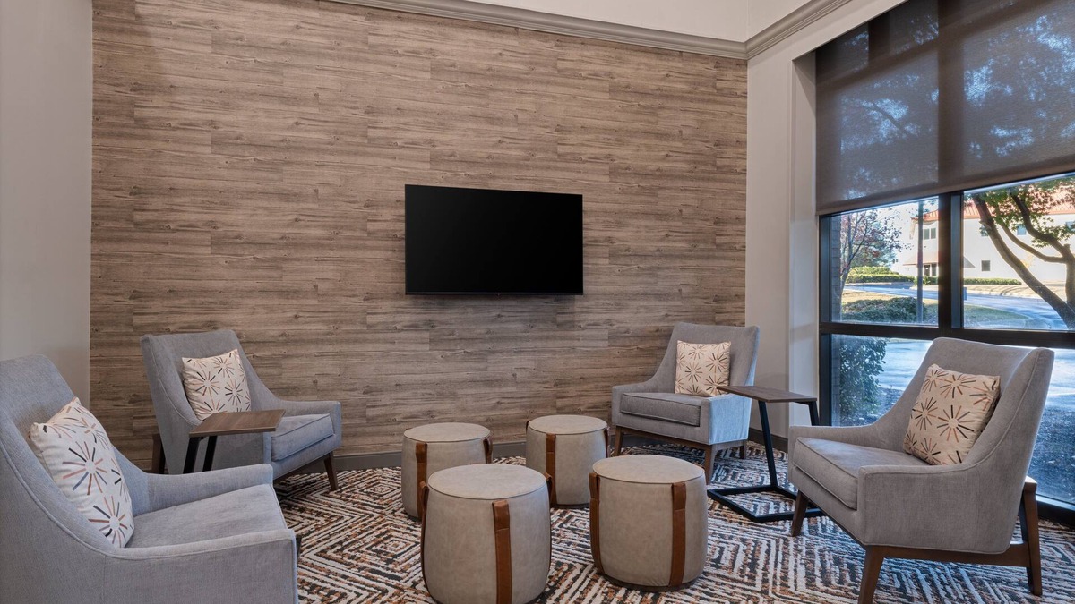 Crestline Heights Hotel | Candlewood Suites Birmingham - Inverness by IHG