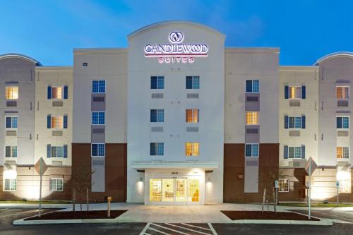 Thornton Hotel | Candlewood Suites Denver North - Thornton by IHG