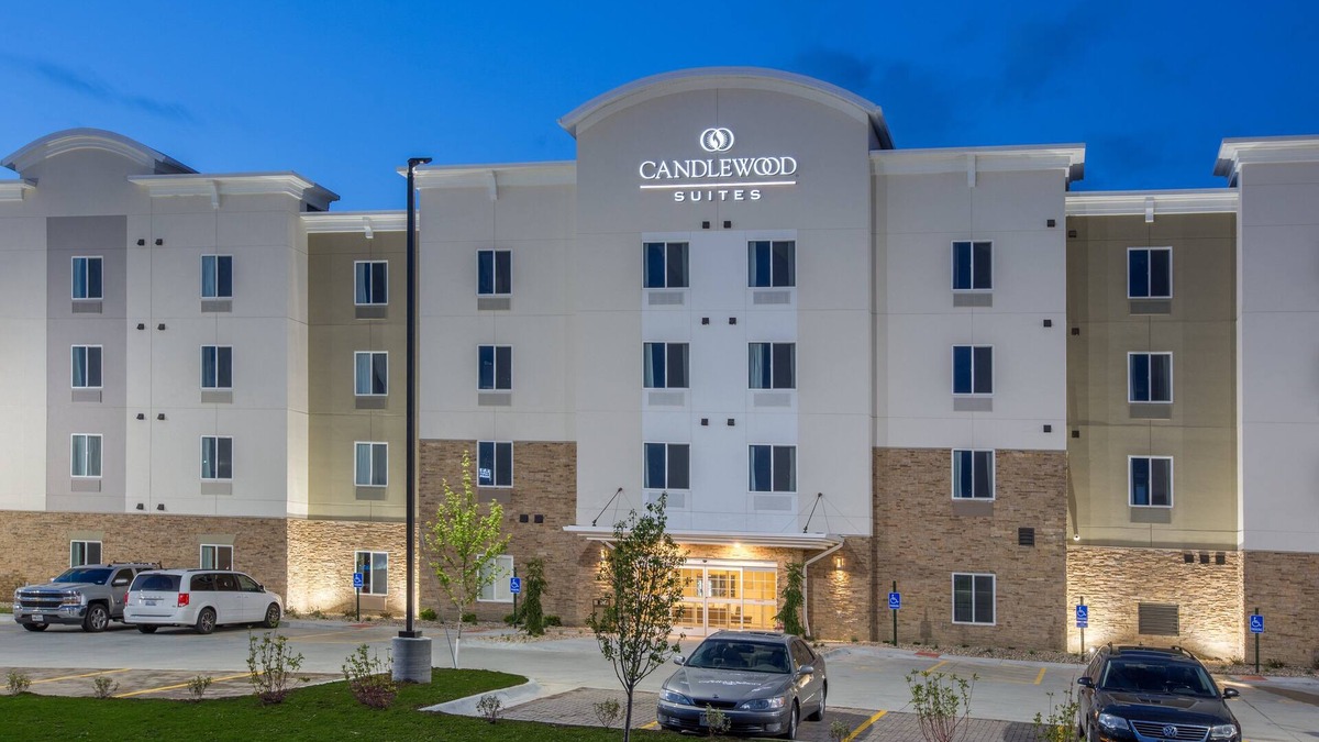 Millard Hotel | Candlewood Suites Omaha - Millard Area by IHG
