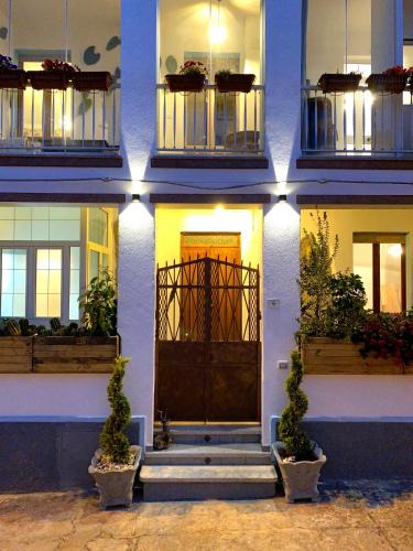 Orgosolo House | Canduleri
