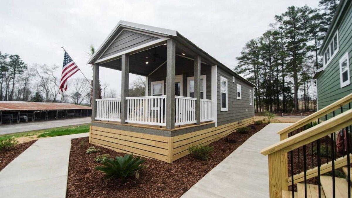 Cropwell Cabin | Caney Creek · Two Bedroom Tiny Home