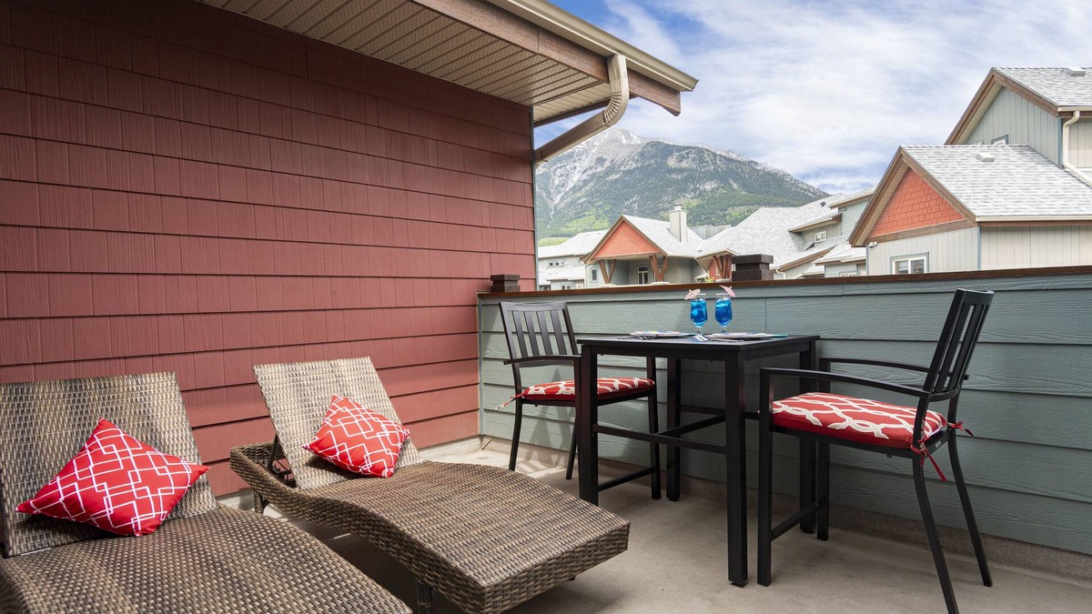 Canmore Condo | Canmore Escape 1 Bedroom Condo. Swimming Pool and Hot Tubs.