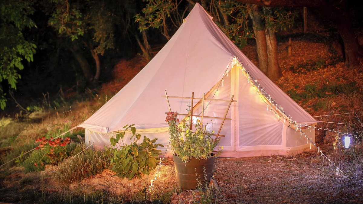 Burnt Ranch RV Rental | Cannabis Farm Glamping Retreat: Near Willow Creek w/Farm Meals, Firepit & Kayaks