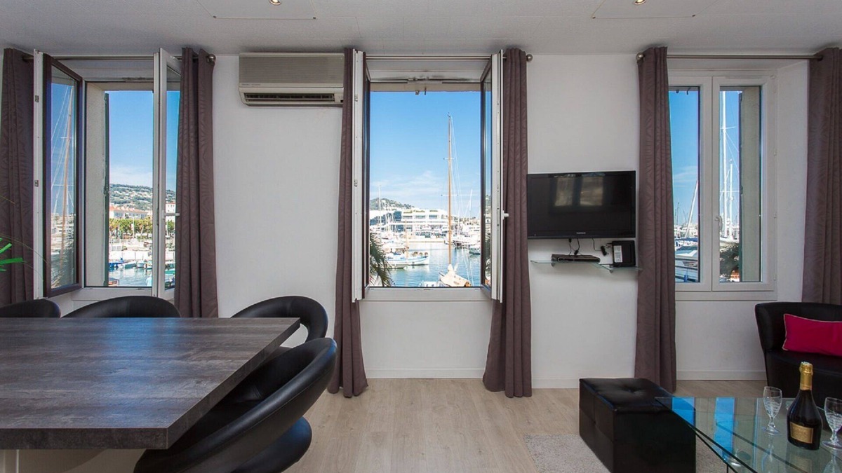 Le Suquet Apartment | CANNES CENTER, IDEAL CONGRESS, HOLIDAYS, MODERN APARTMENT FACING THE OLD PORT