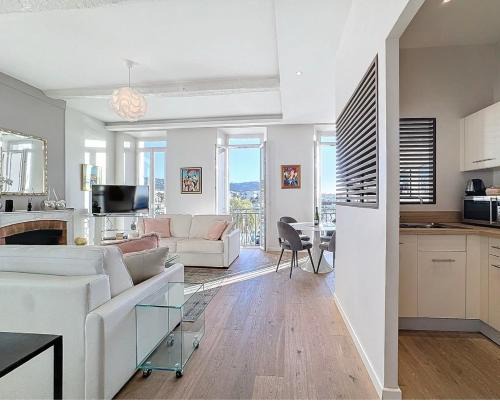 Le Suquet Apartment | Cannes Old Port, enjoy SEAFRONT & SEAVIEWS
