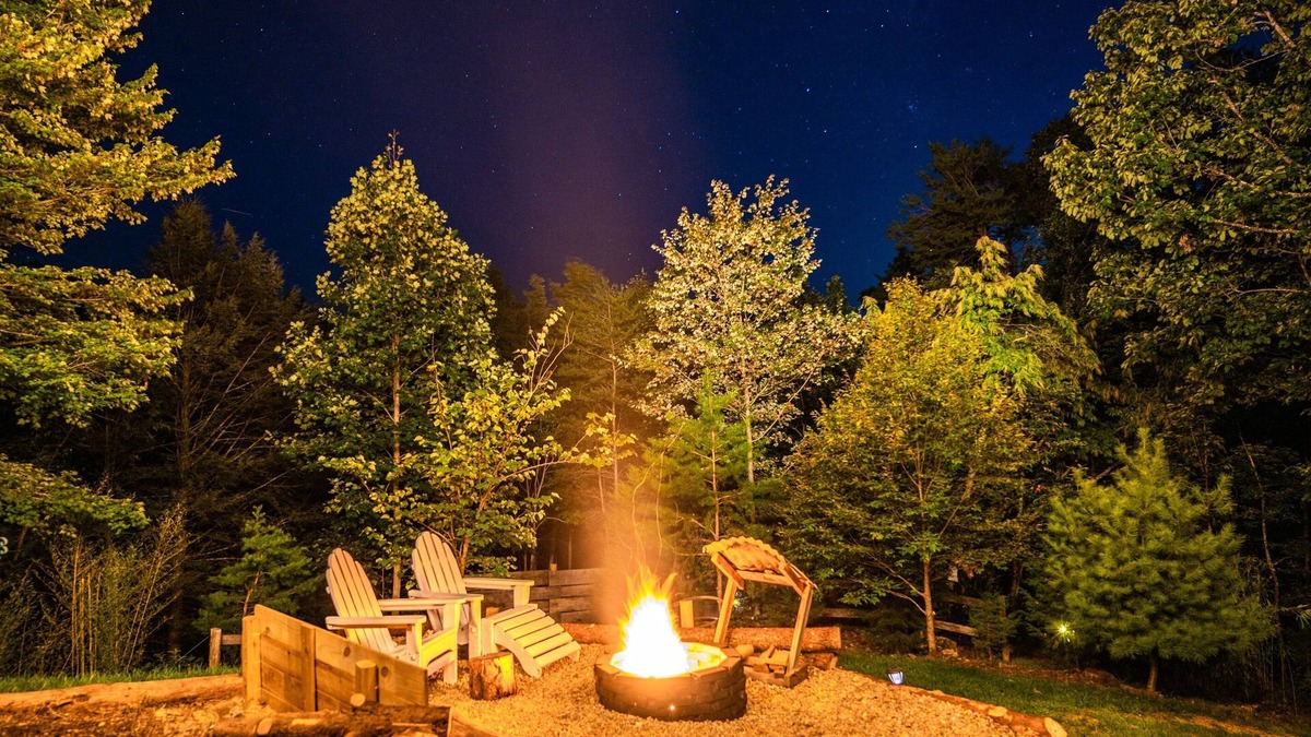 Sevierville Cabin | Canopy Ridge Retreat Cabin, couples oasis. Nature weddings