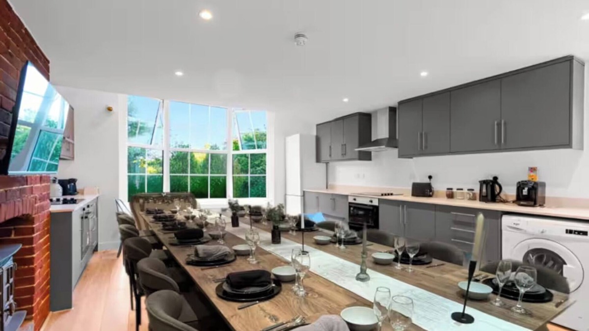 Canterbury Cabin | Canterbury Castle Lodge - 10 Bedroom Retreat