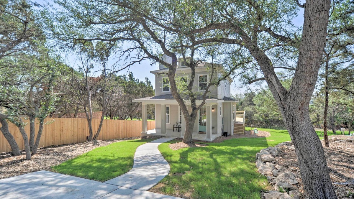 Canyon Lake Cottage | Canyon Lake Home w/Deck ~ 1 Mi to Comal Park