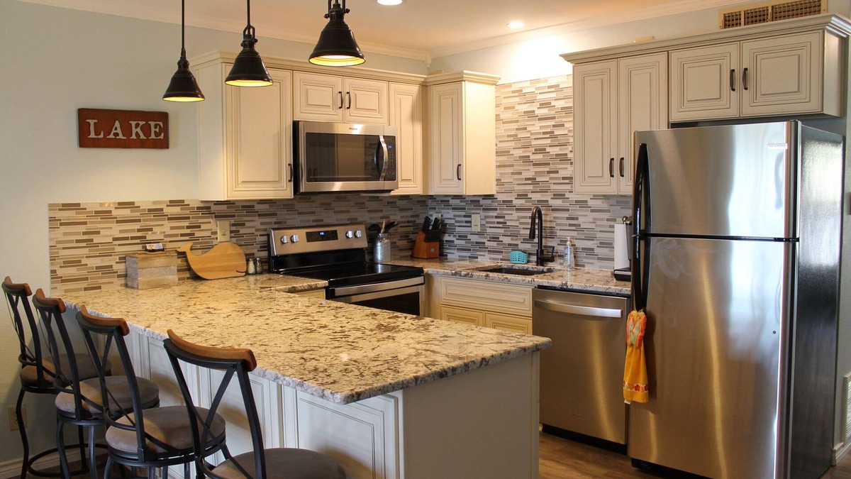 Canyon Lake Condo | Canyon Lake-Northside, community pool, boat & trailer parking