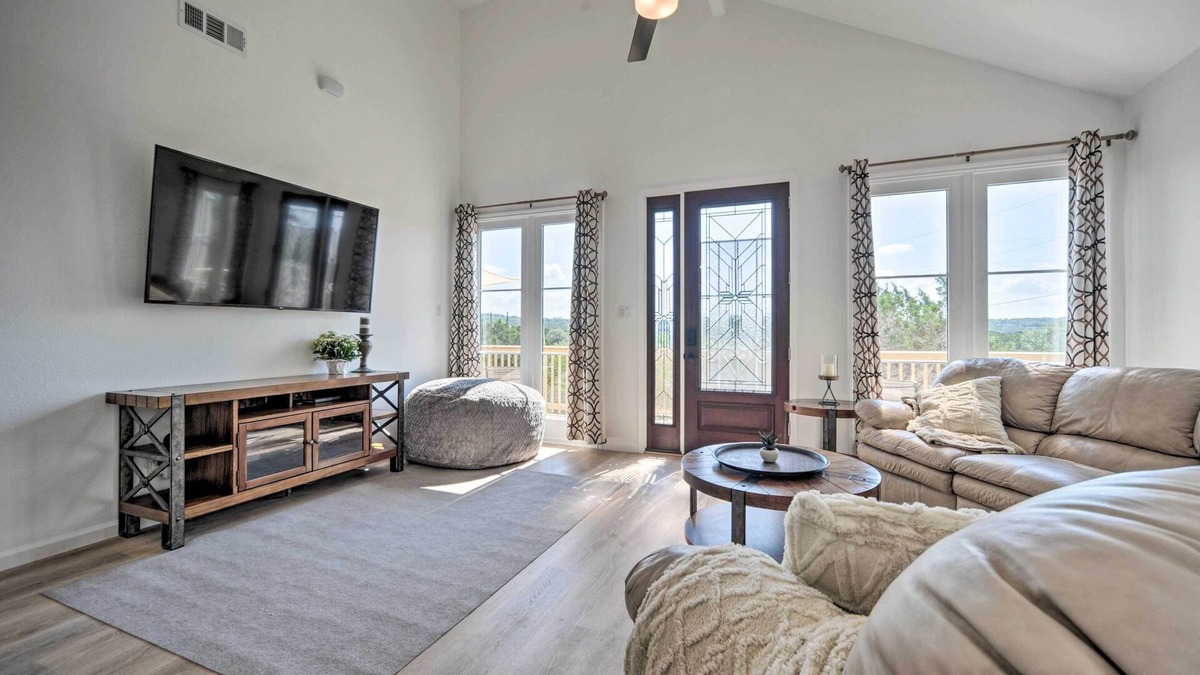 Canyon Lake Cottage | Canyon Lake Retreat w/ Deck Near Boat Ramps