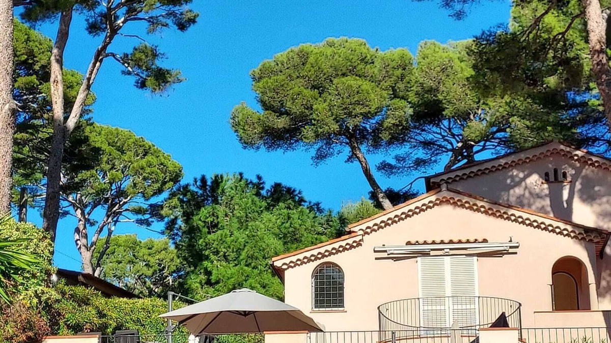 Cap-d'Antibes Apartment | Cap D'Antibes sea, swimming pool, 2 large terraces, nature and pines