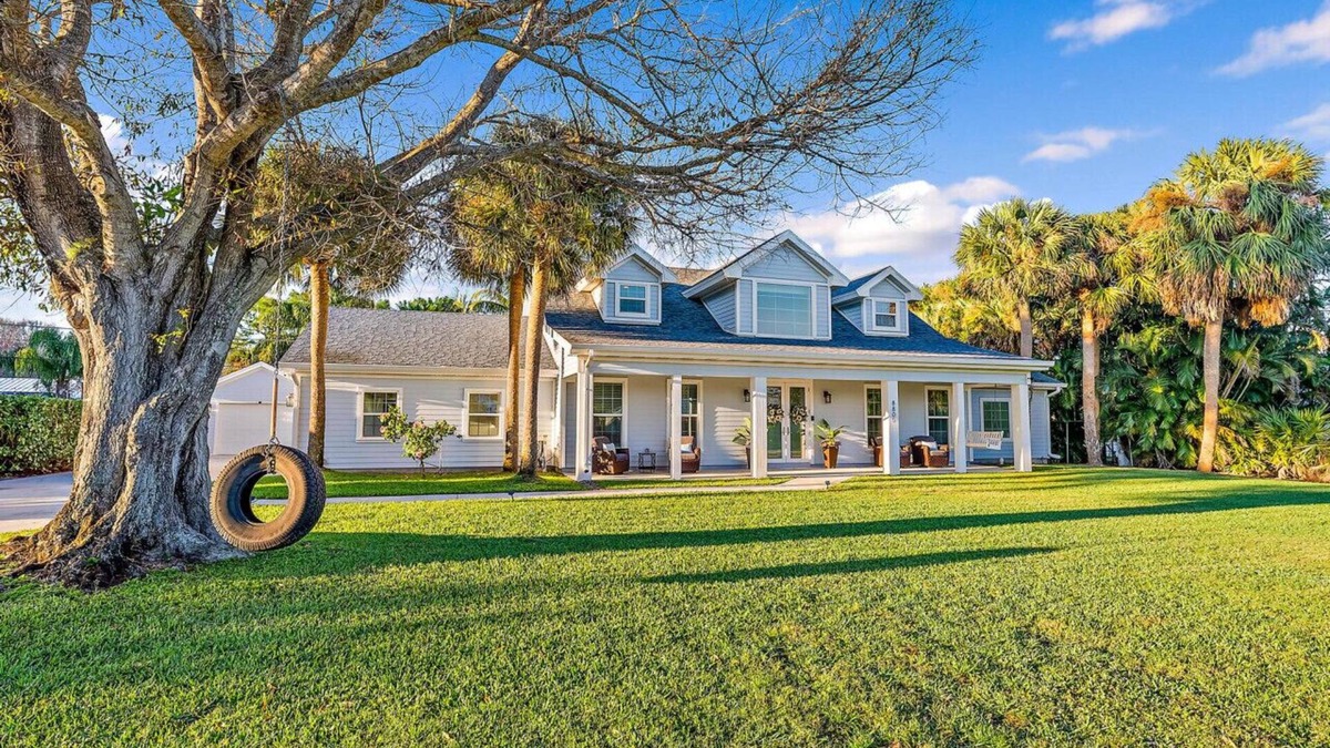 Hobe Sound House | Cape Calypso! Heated Pool, Coastal Luxury, Bike to Beach