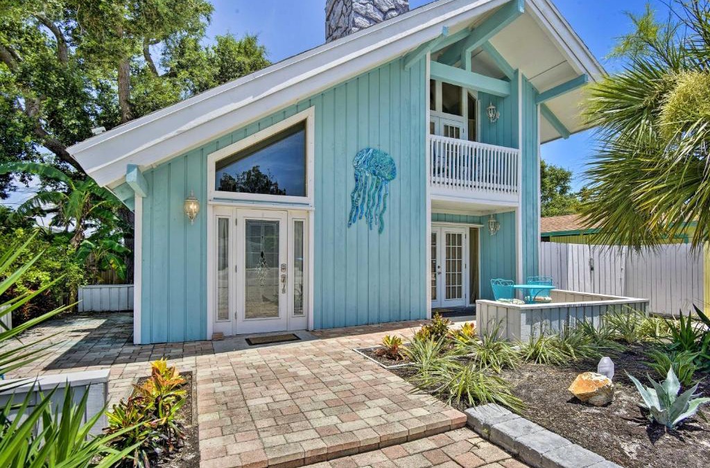 Port Canaveral House | Cape Canaveral Cottage with Pool - Walk to Beach!