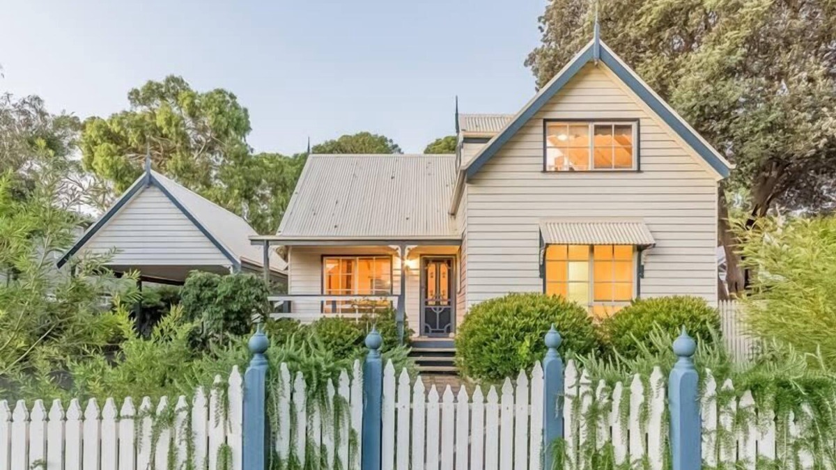Silverleaves House | Cape Cod Cottage Summ