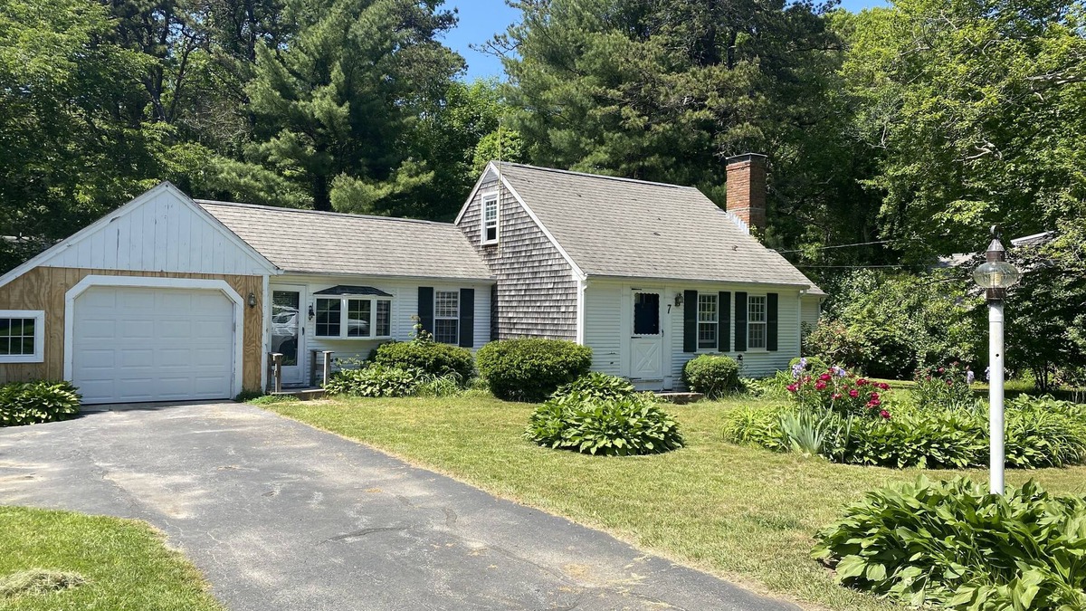 Sandwich Cottage | Cape Cottage with Lake Access, Minutes from Beaches!
