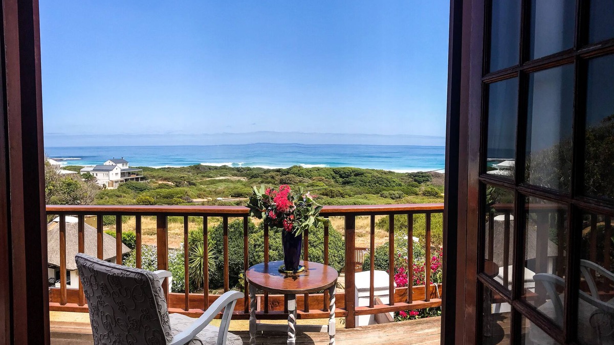 Scarborough House | CAPE DUTCH VILLA IN 1/2 ACRE PROPERTY, <3 MINUTES WALK FROM THE BEACH.