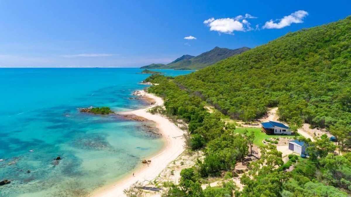 Hideaway Bay House | 'Cape Gloucester Retreat', beachfront seclusion!