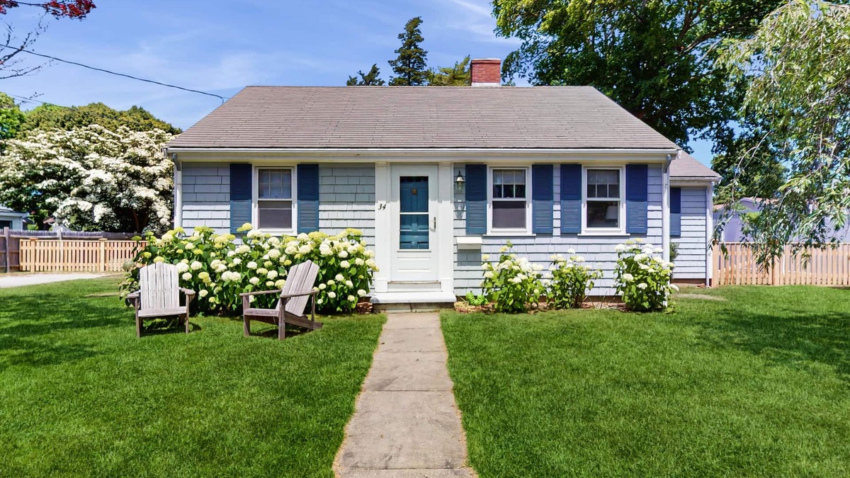 Falmouth House | Cape house w/AC, walk to Park, ferries, dining & shops; close to rail trail