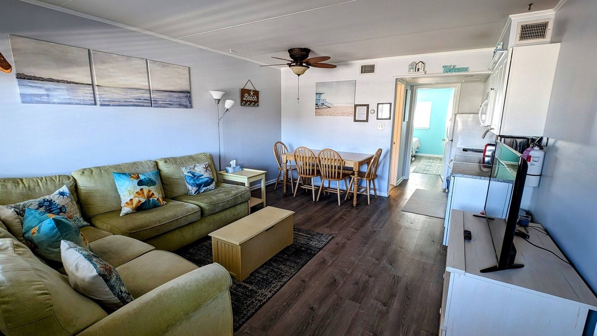 Admiral Estates Condo | Cape Roc Condo - Sleeps 6 - Pool - Just Steps to the Beach