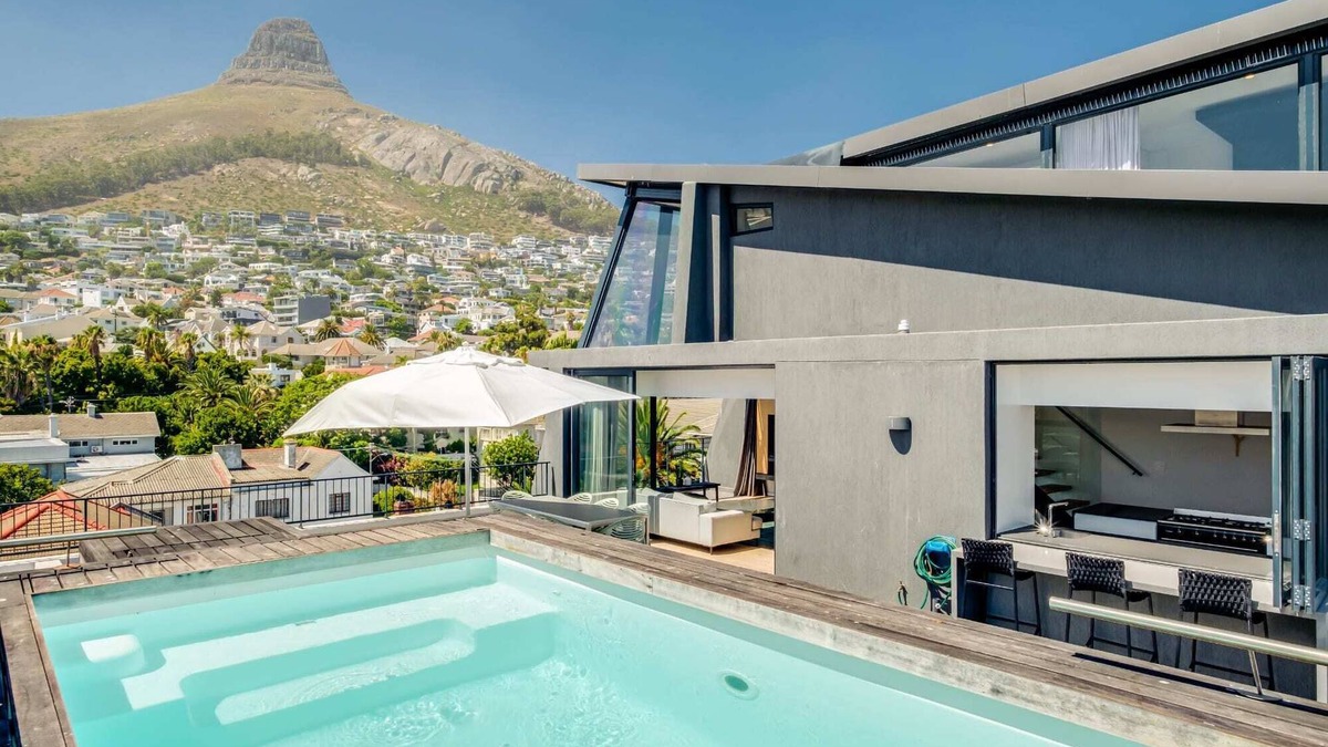 Sea Point Apartment | Cape Town Penthouse w/Lovely Views (Quendon Penthouse)
