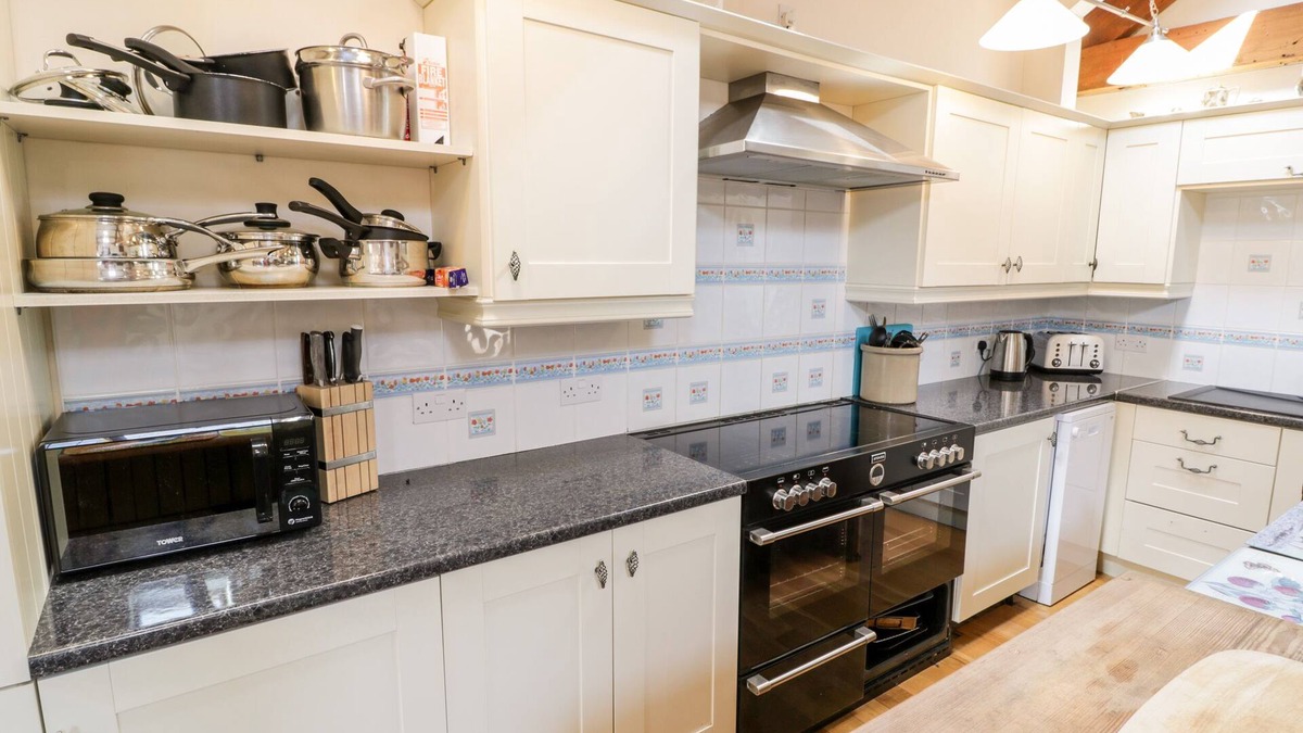 Llwyngwril Cottage | CAPEL CADER IDRIS, family friendly in Llwyngwril