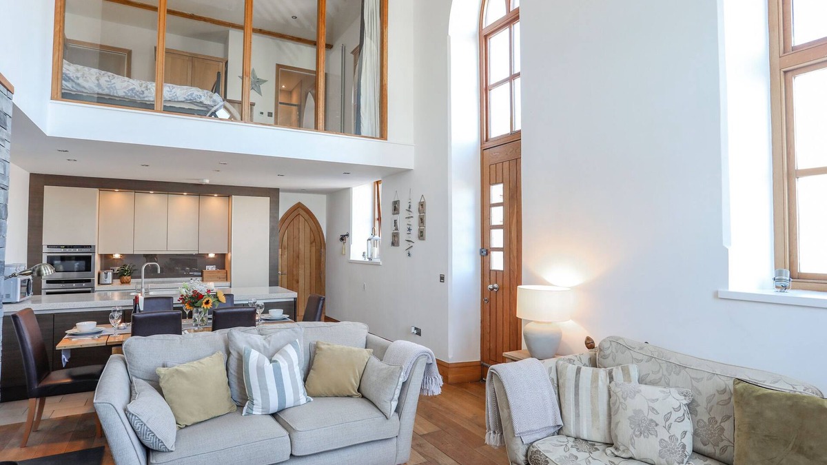 Edern House | Capel Tabernacl