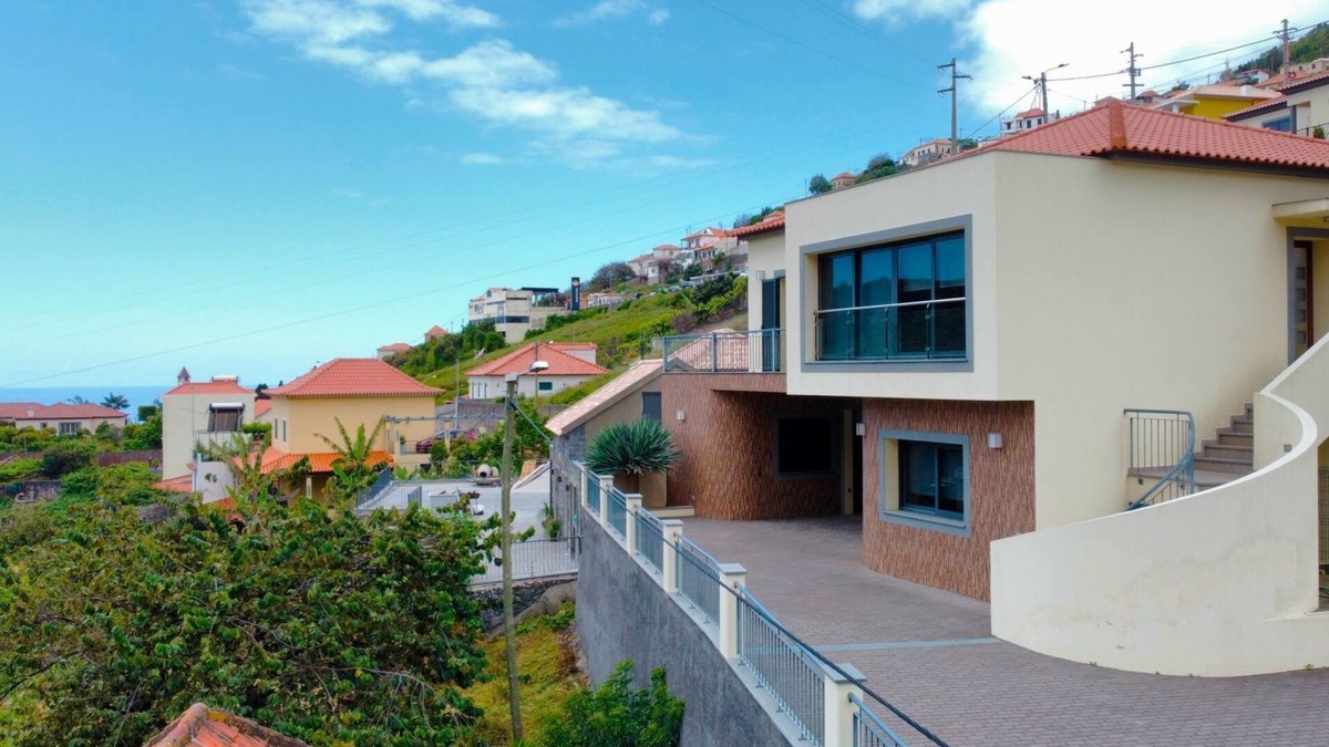 Campanario House | Capelas House by LovelyStay