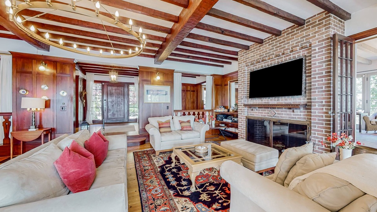 Buzzards Bay House | Capeview Estate | House in Bourne with Water Views & Deck