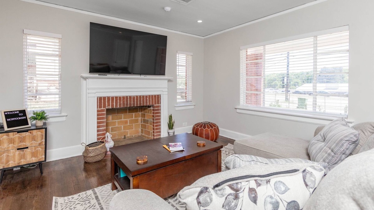 Gunter Afs House | Capital City Bungalow