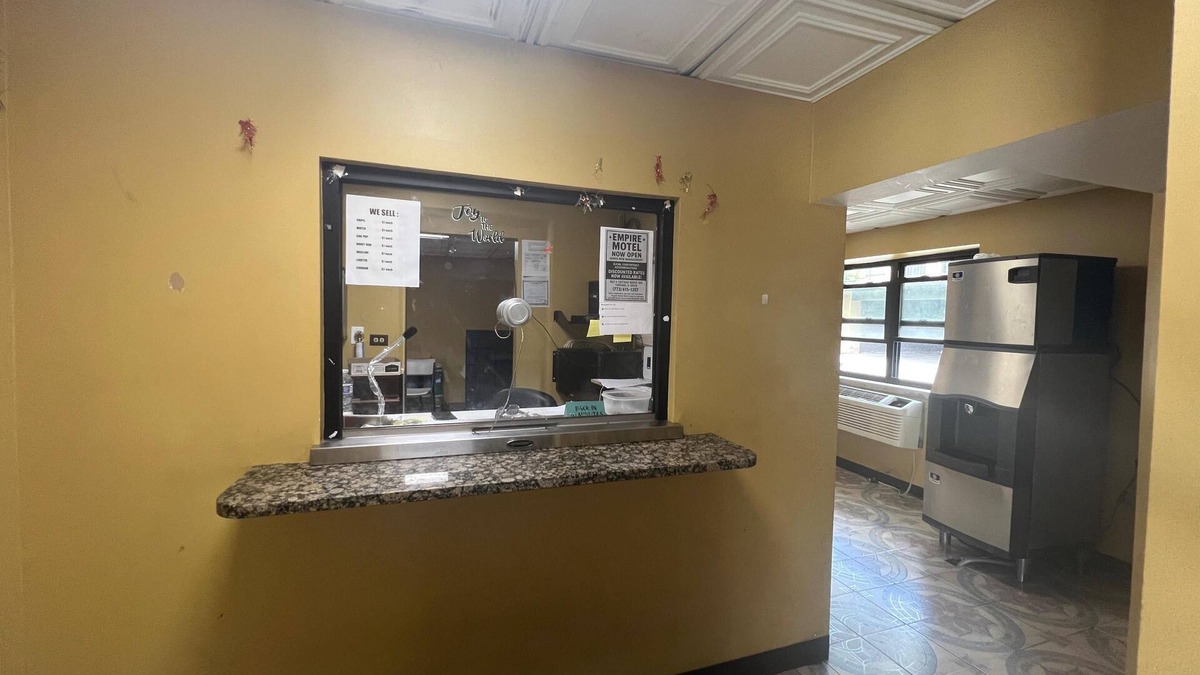 Greater Grand Crossing Hotel | Capital O Empire Motel Chicago I-94