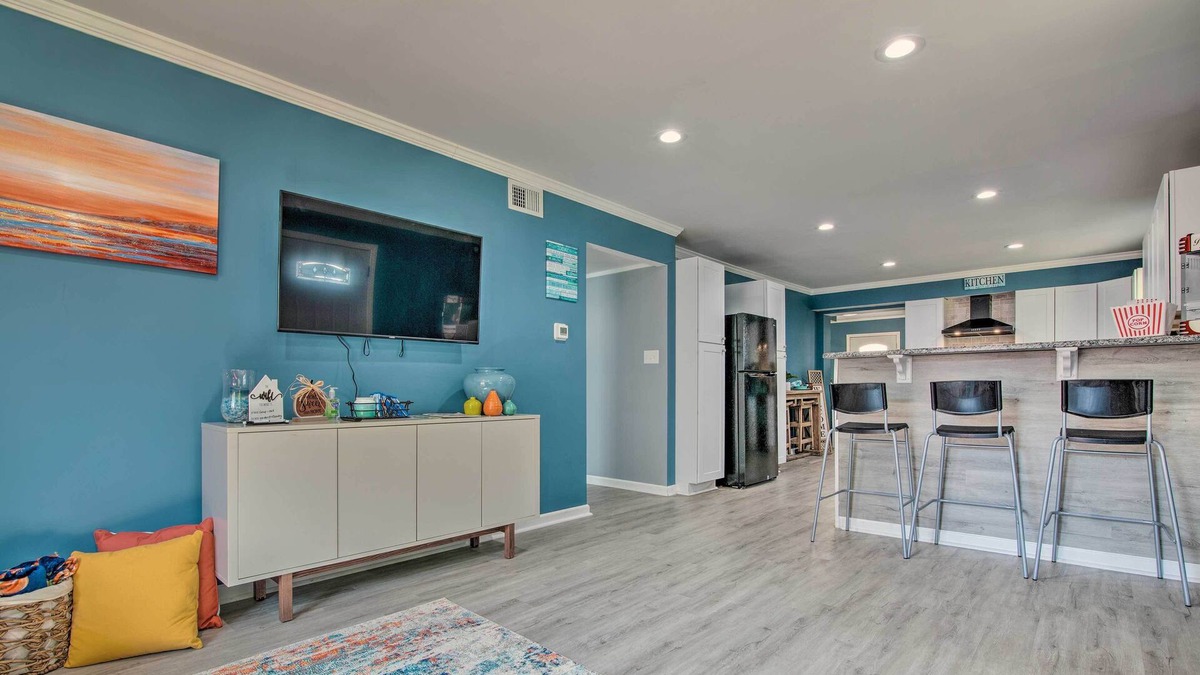 Topeka House | 'Capital Suites at the Park' - 5 Mi to Downtown!
