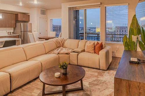 Rio Grande Apartment | Capital Views 2BR 2BA Pool,Gym,Convention Centre