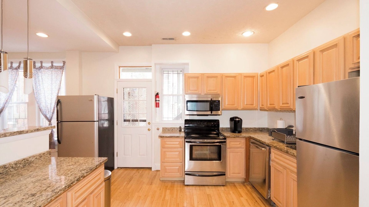 Washington Apartment | CAPITOL HILL CHARMER: Monument to History & Politics