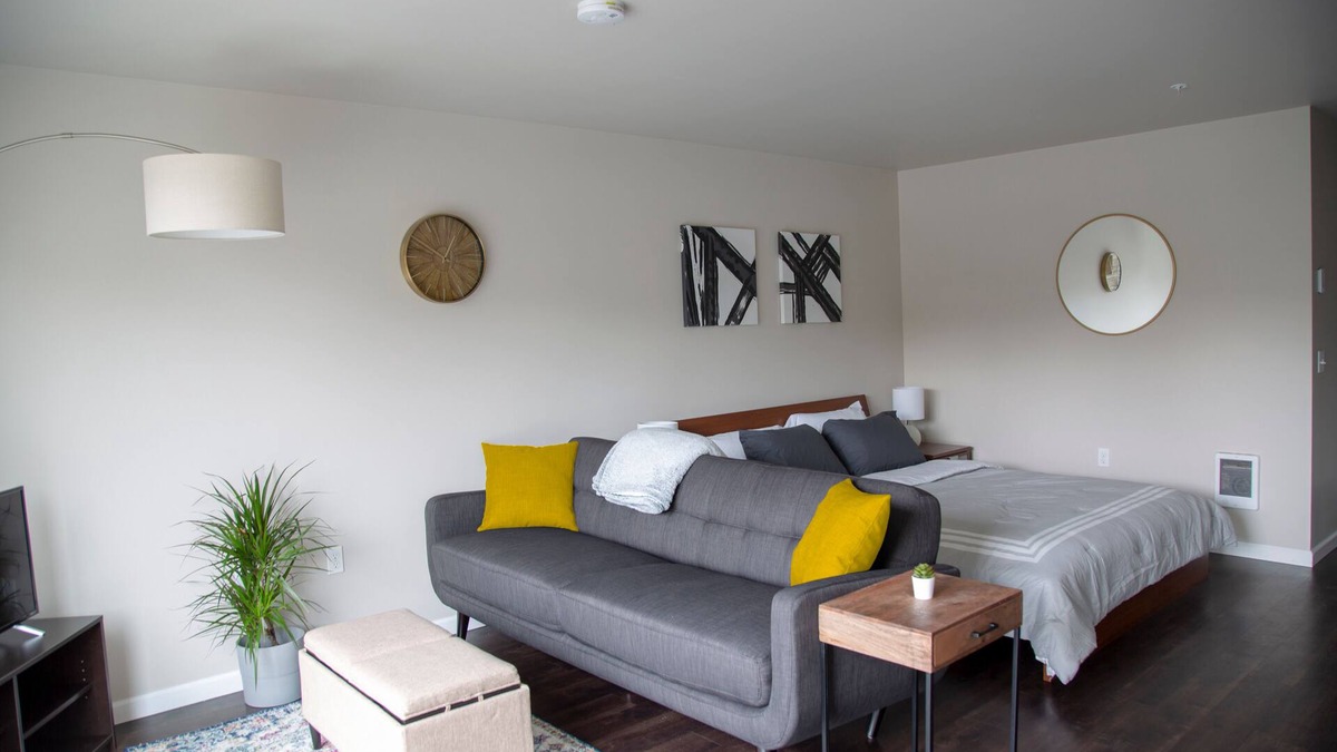 Broadway Apartment | Capitol Hill Hideaway: Modern Studio with Free Parking!
