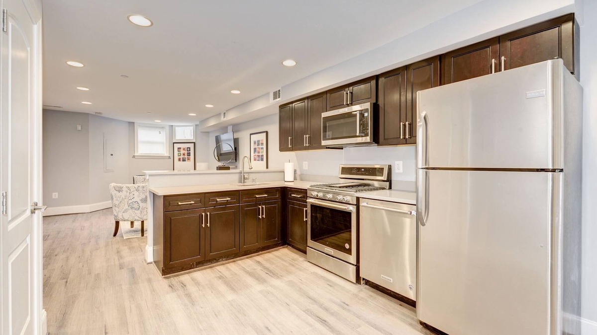 Stanton Park House | Capitol Hill/US Senate/US Capitol. One Bdrm Apt