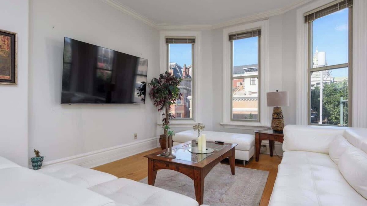 Downtown Harrisburg Apartment | Capitol View Retreat - 2F, Fast Wi-Fi, Spacious