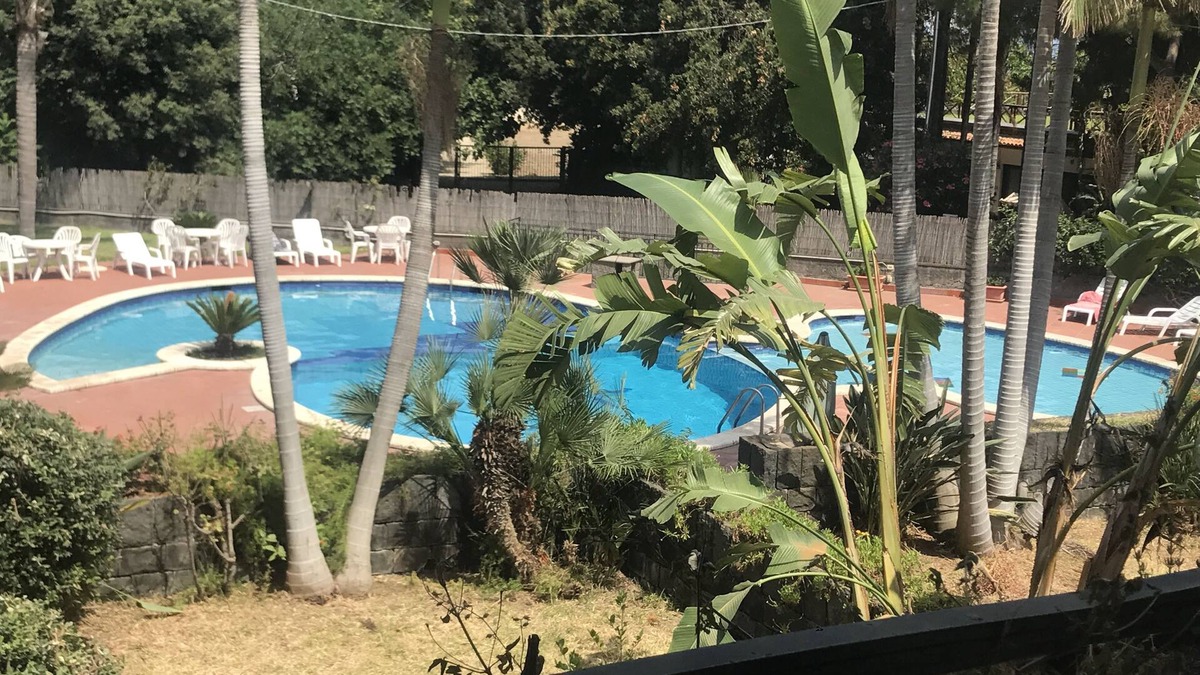 Acireale Apartment | Capomulini villa with private garden, descent to the sea and seasonal swimming pool.