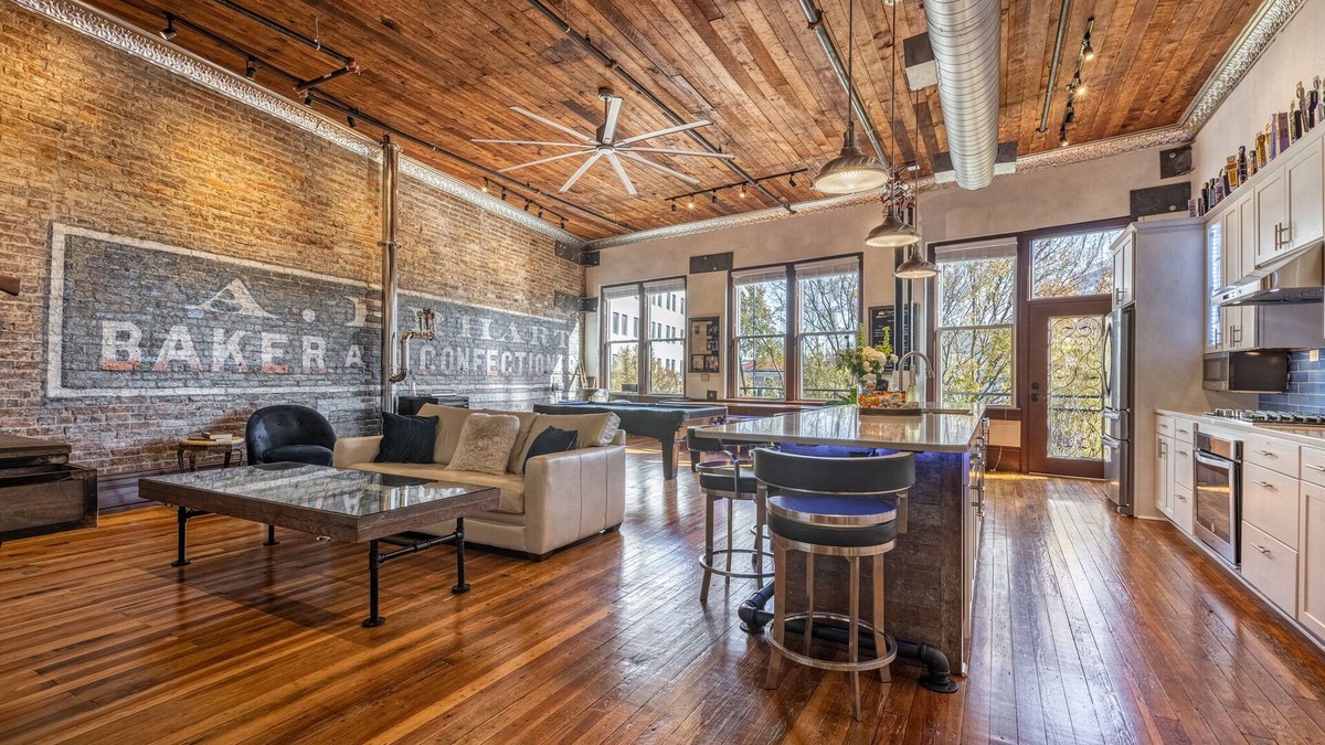 Hot Springs Condo | Capone's Loft -Most unique luxury place to stay in downtown Hot Springs!