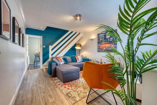 Loughborough House | CAPRI 13 SA - Contemporary 2 bedroom house in Loughborough with free parking, Close to Loughborough University & M1 Motorway