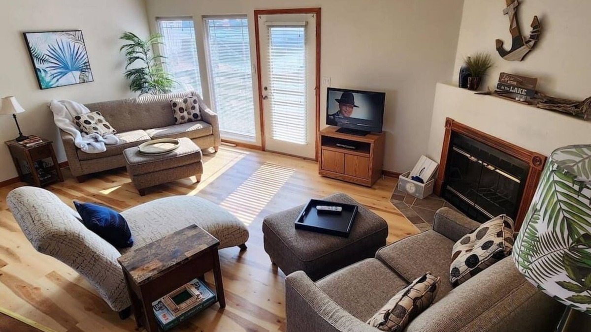 Osage Beach Apartment | Captain Bob’s Boathouse, LOTO