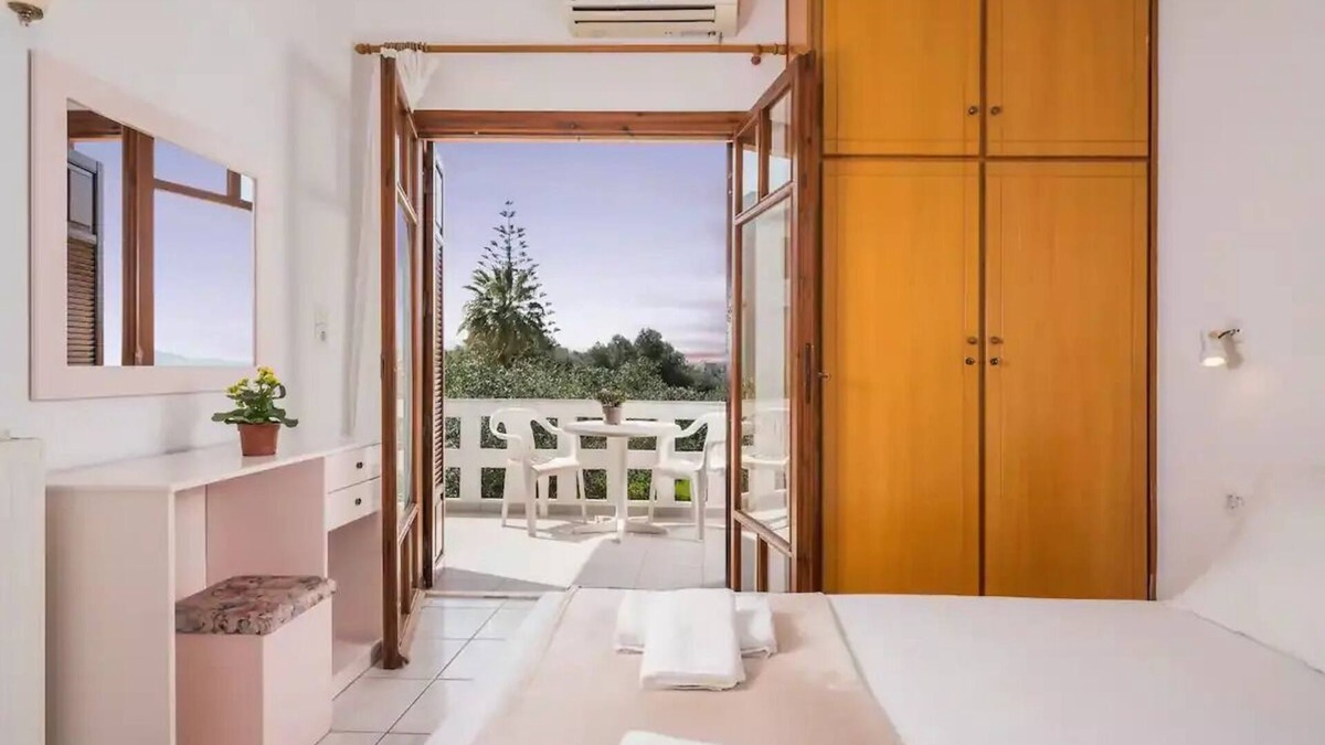 Galatas Apartment | Captain Michalis apartment 5, Irinis 80, Galatas Chania Crete