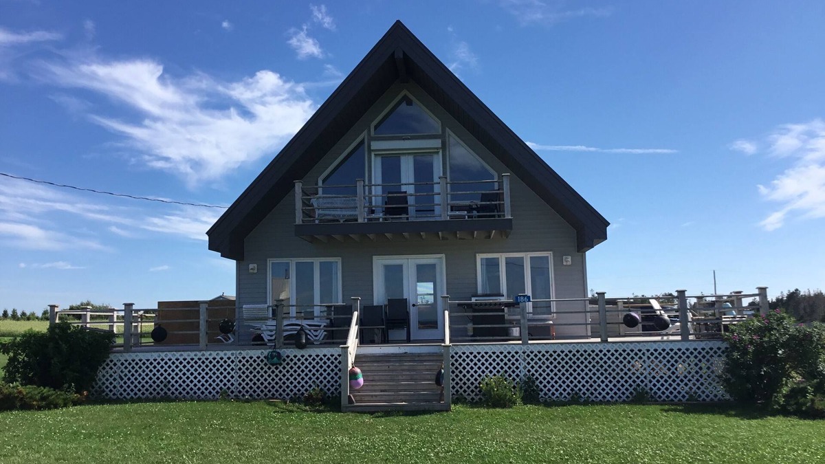 Princetown Cottage | Captain Morgan's Hideaway overlooking Malpeque Harbour and Bay
