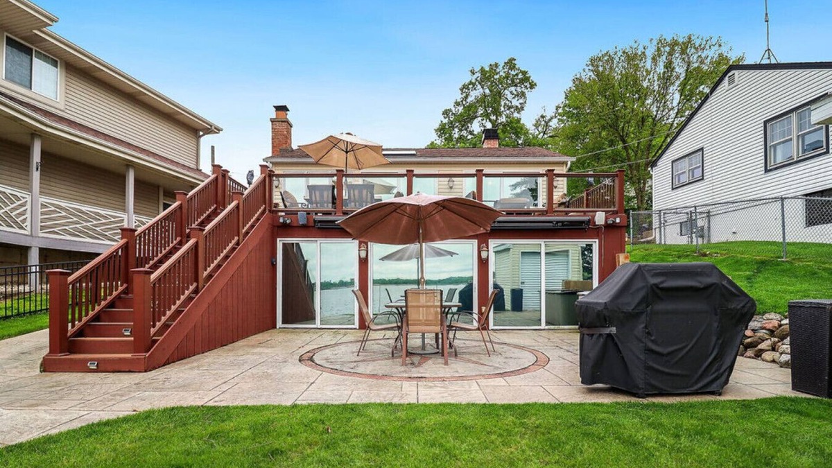 Fox Lake Apartment | Captain`s Quarters 2/2 Lake Life Dream Home