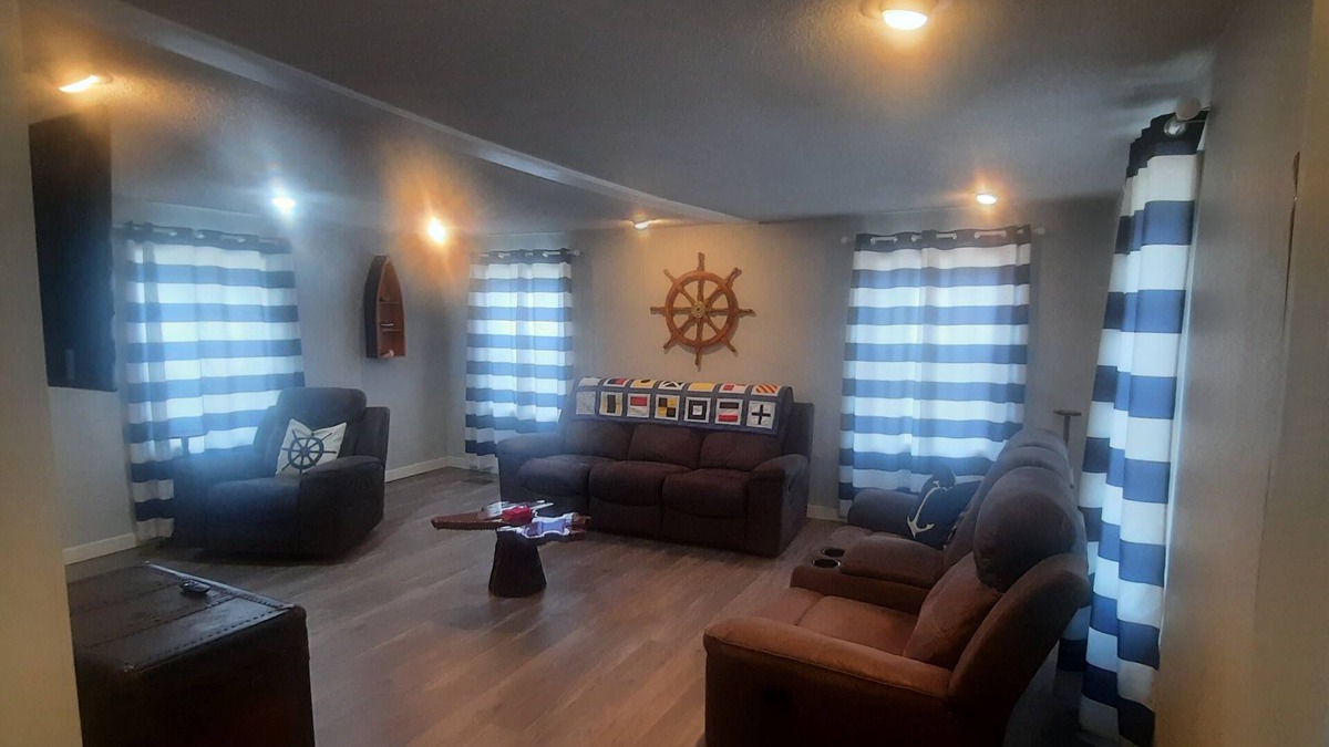 Magnolia Bluffs House | Captain's Quarters- Clean, comfortable, convenient!
