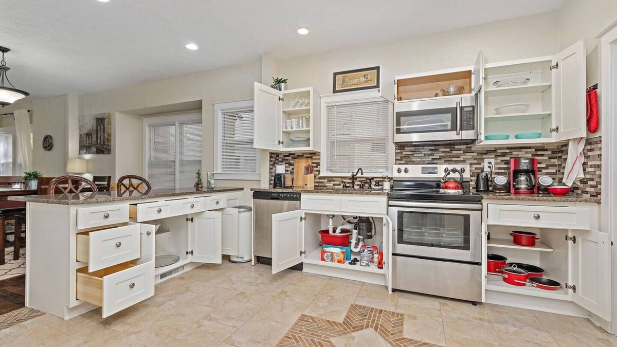 North Kansas City House | Captain's Quarters 4 Bedrooms
