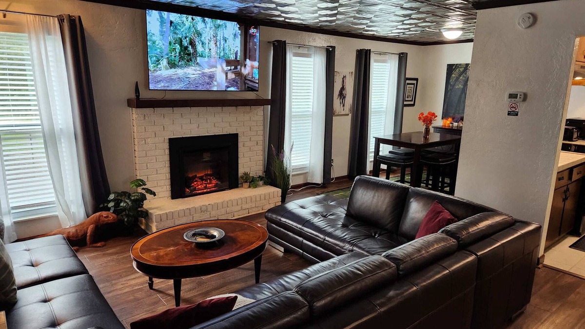 Tallahassee Apartment | Captain's Quarters-Highly Rated 2.5 mi. toCapital!