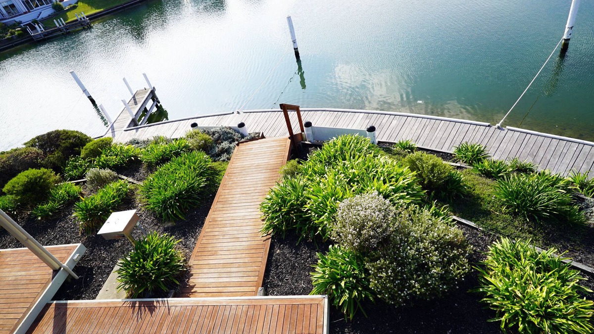 Paynesville Villa | Captains Cove Resort - Waterfront Apartment