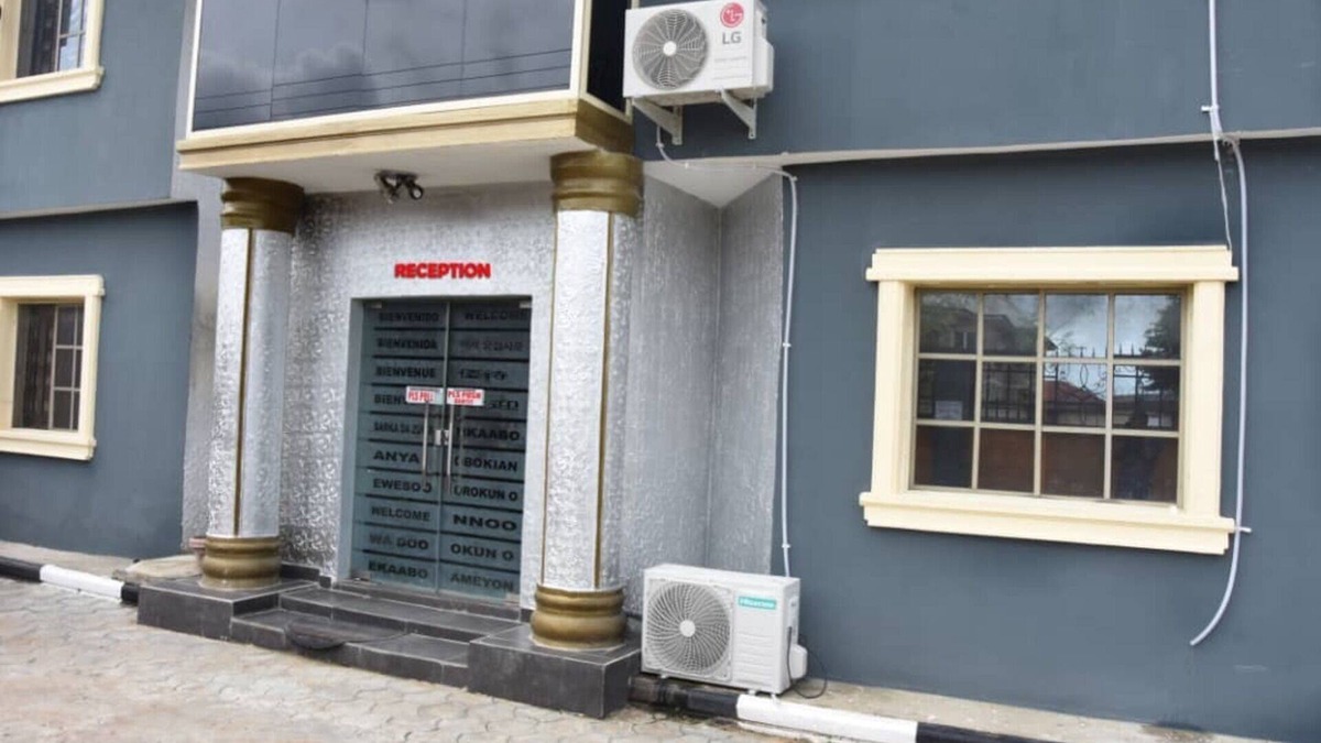 Epetu Apartment | Captivating 1-bed Apartment in Awoyaya