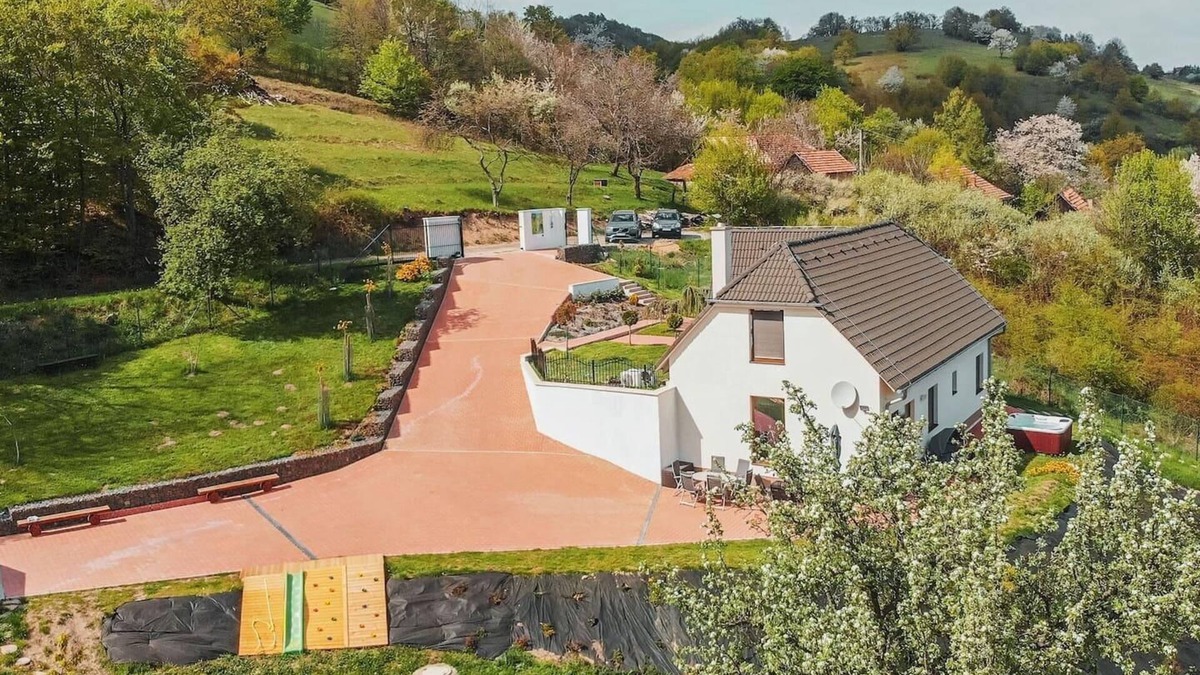 Uhliska Cottage | Captivating 3-Bedrooms Cottage in the hills