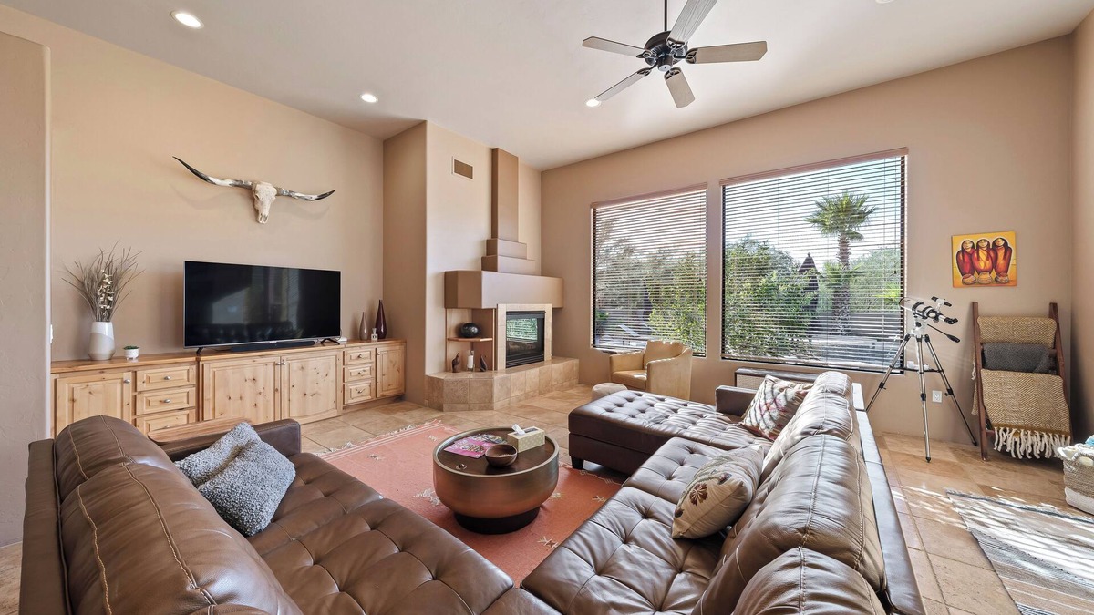 Tanque Verde House | Captivating 4-bedroom house w/optional heated pool, spa and mountain views!